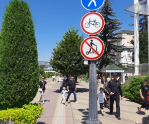 В Кисловодске появились новые дорожные знаки, запрещающие движение самокатов